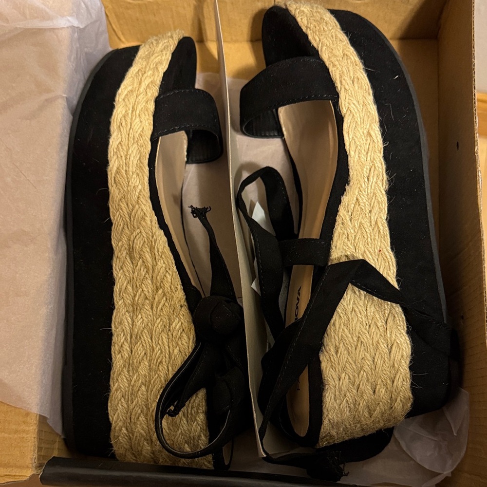 Elegant Black and Tan Espadrille Wedges